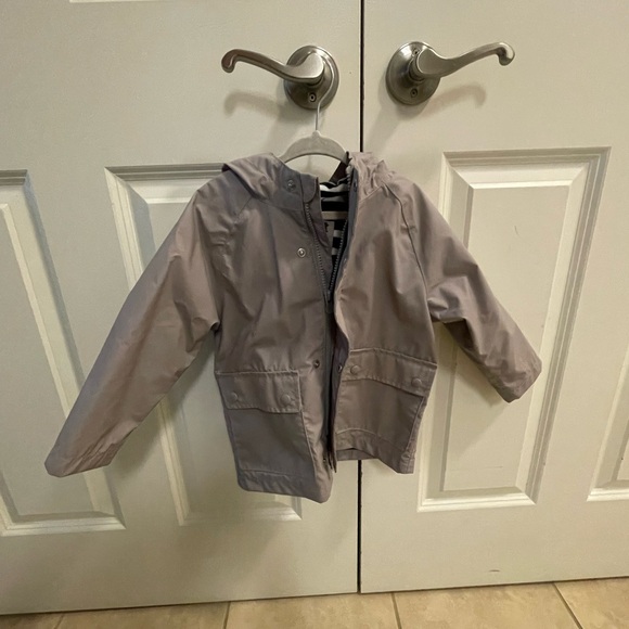 Gap 2years shark rain coat in perfect condition-like new - Picture 7 of 17